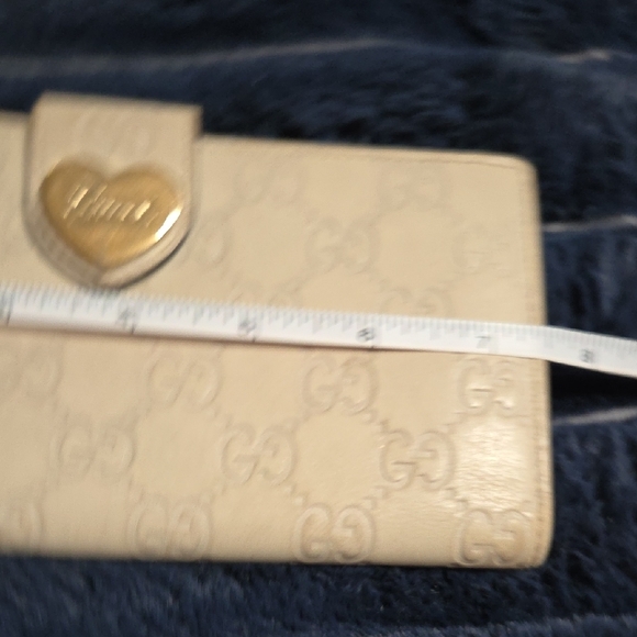 Gucci Beige Wallet with Gold Accent - Picture 10 of 12